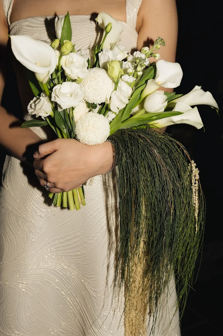 White bridal bouquet with trailing greenery at the Annie & Louis celebration in Bangkok