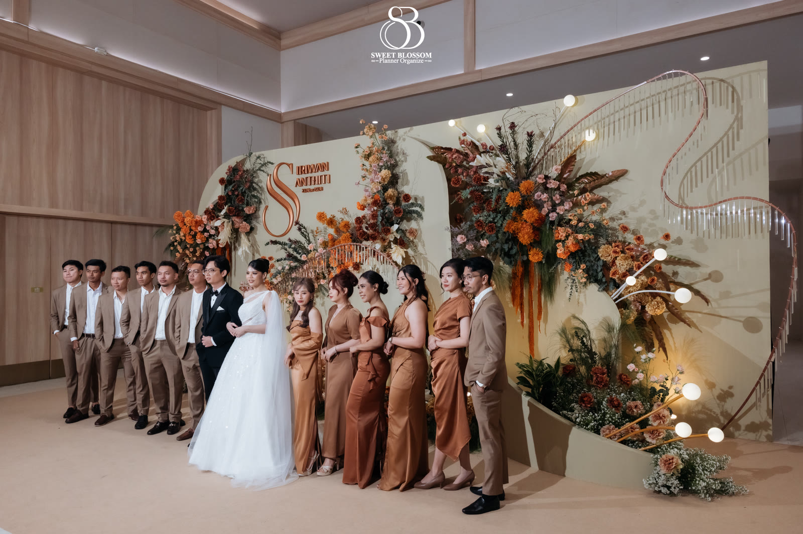 Aom and Night wedding reception