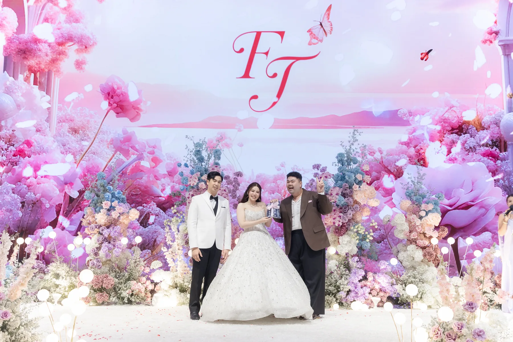 ภาพงานแต่ง ฟ้า & ไทม์ ณ โรงแรมเดอะ แกรนด์ โฟร์วิงส์ คอนเวนชั่น กรุงเทพฯ ในกรุงเทพฯ ภาพที่ 10