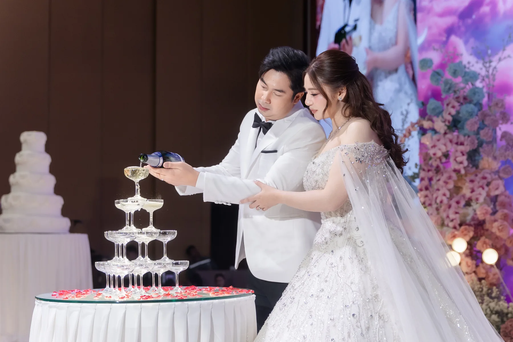 ภาพงานแต่ง ฟ้า & ไทม์ ณ โรงแรมเดอะ แกรนด์ โฟร์วิงส์ คอนเวนชั่น กรุงเทพฯ ในกรุงเทพฯ ภาพที่ 21