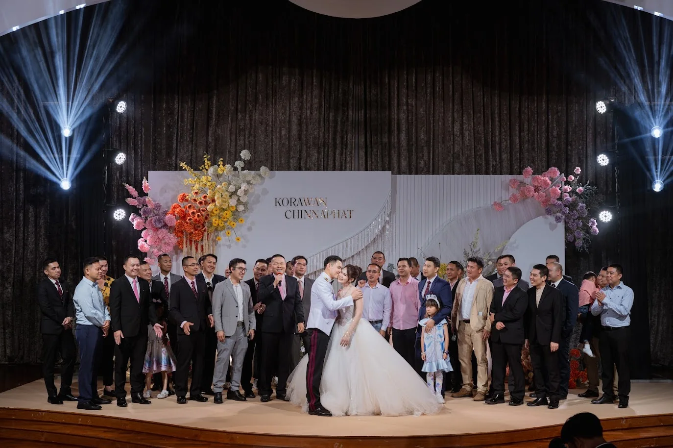 Large guest group portrait on the reception stage at the Koko & Raam celebration in Chonburi