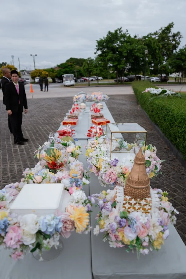 Outdoor Thai ceremony arrangement at the Koko & Raam celebration in Chonburi