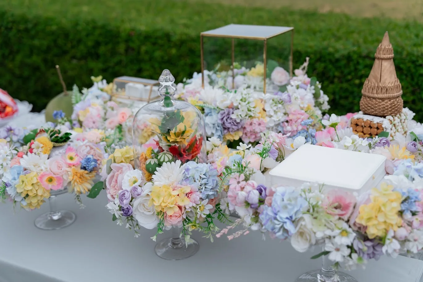 Colourful floral table for the Thai ceremony at the Koko & Raam celebration in Chonburi