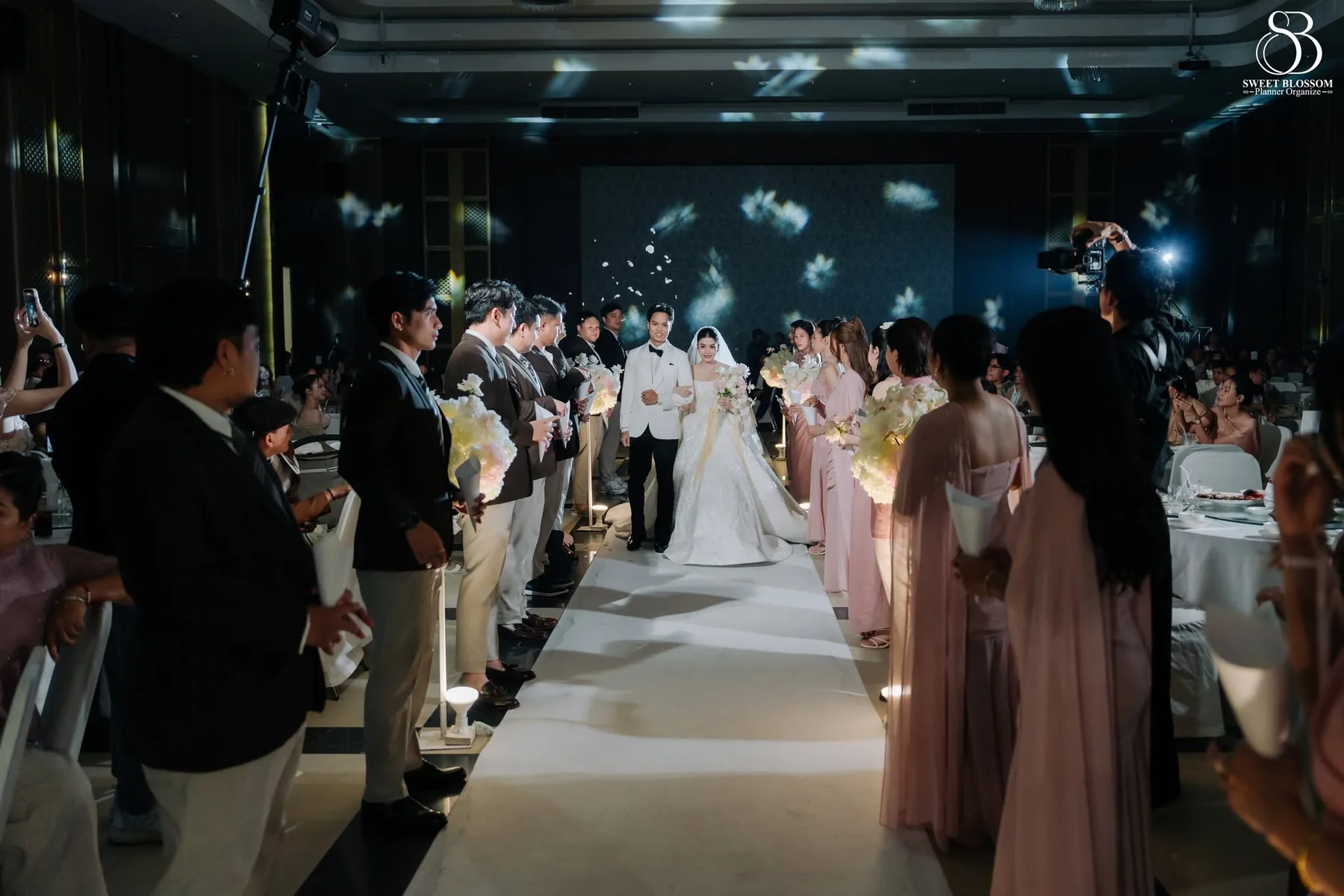 Lukwai & Kan wedding at The Cavalli Casa Resort in Ayutthaya — photo 7