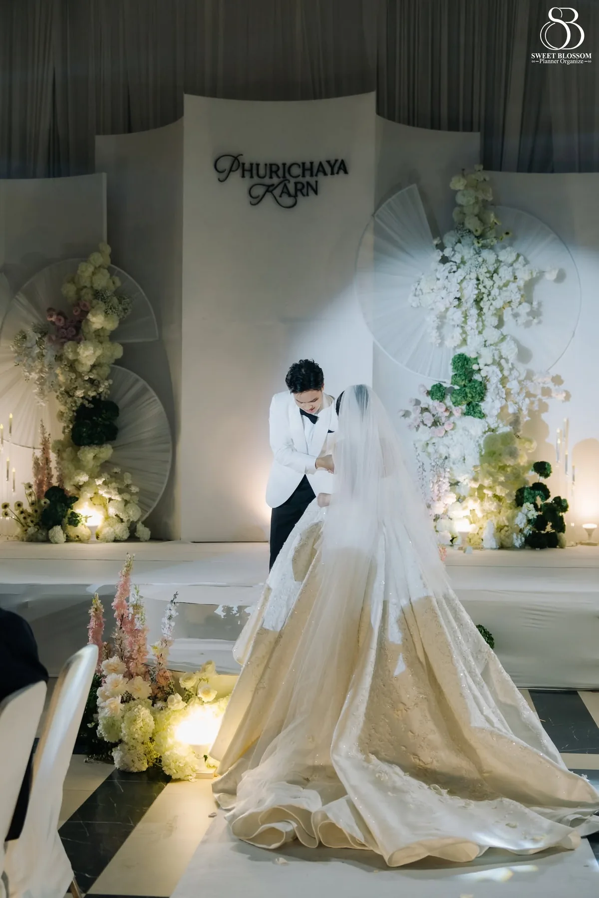Lukwai & Kan wedding at The Cavalli Casa Resort in Ayutthaya — photo 8