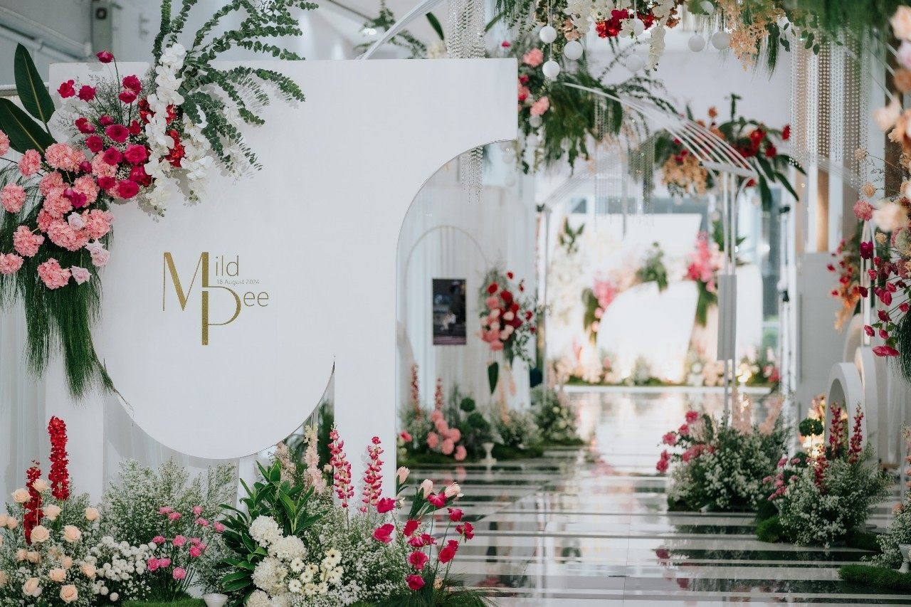 Mind and Pee wedding atmosphere