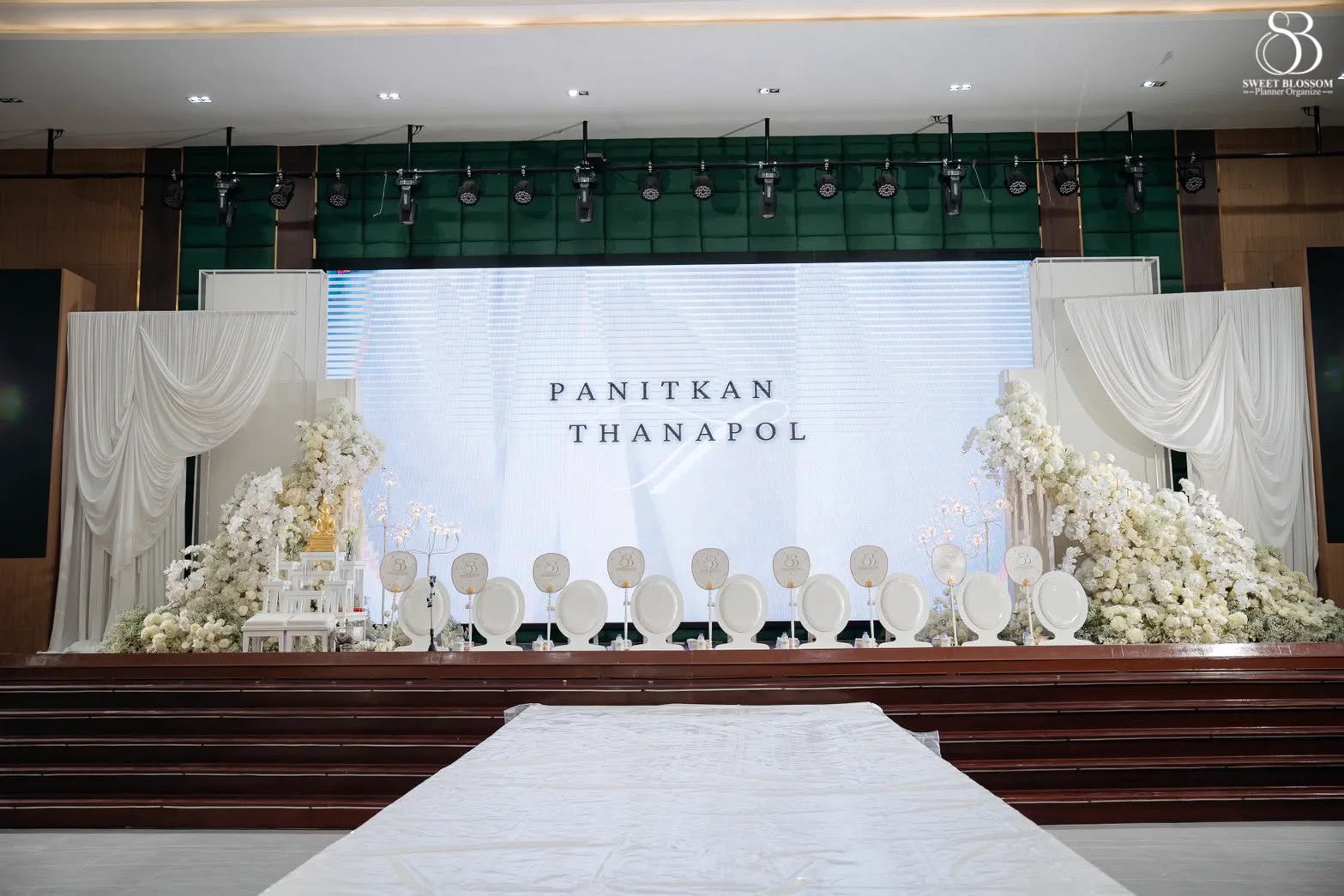 ภาพงานแต่ง คุณเอย & คุณท็อป ณ โรงเรียนสตรีนนทบุรี ในกรุงเทพฯ ภาพที่ 2