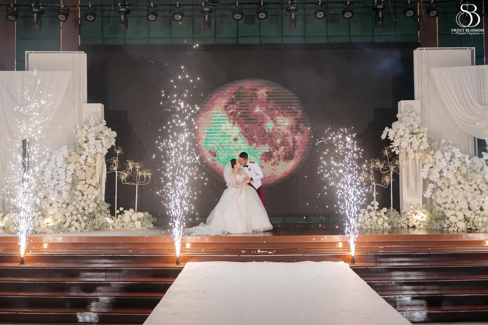 ภาพงานแต่ง คุณเอย & คุณท็อป ณ โรงเรียนสตรีนนทบุรี ในกรุงเทพฯ ภาพที่ 11